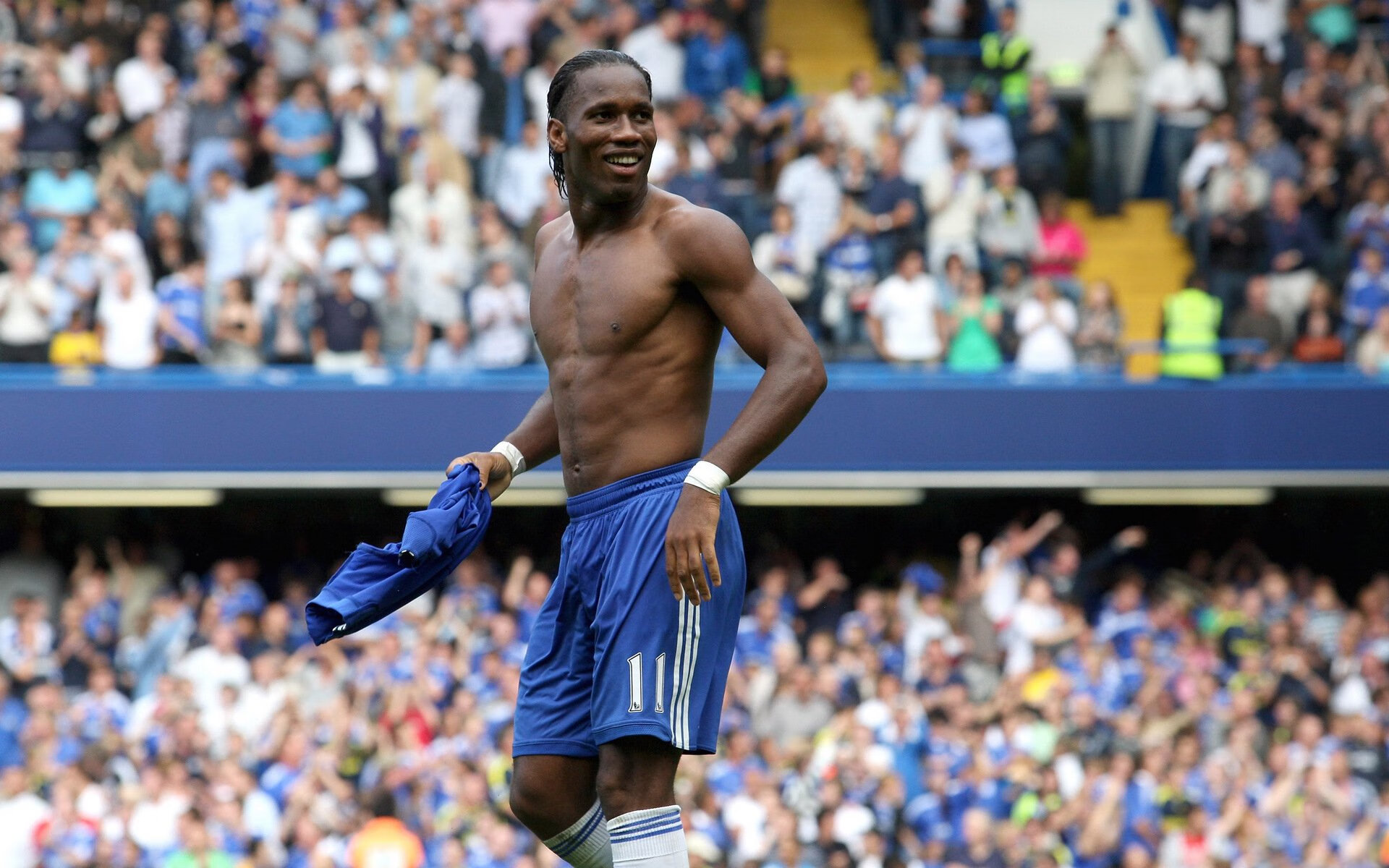 “擂台争锋,自由搏击赛事见证巅峰对决!”